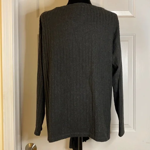 Size Large Vince Camuto Heather Grey Knot Front Long-Sleeve Rib Knit Top - Picture 3 of 4
